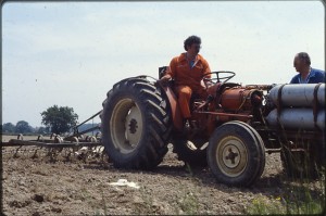 Pierre Labeyrie sur son Tracteur 100 % Biogaz 