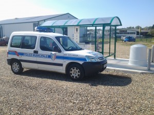 PEUGEOT Partner devant notre station GNV