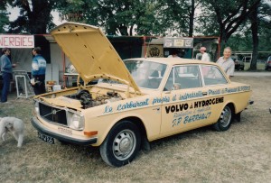 Hommage à mon ami JP Barrault et au regrétté JL Perrier pour leurs réalisations Hydrogène Renouvelable en 1980. Photo prise en 1994 foire Bio d'Aytre